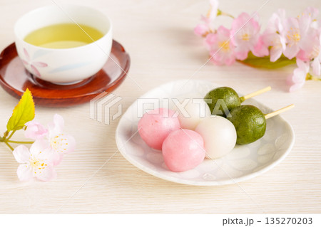 三色団子とお茶と桜 三色団子とお茶と桜 135270203