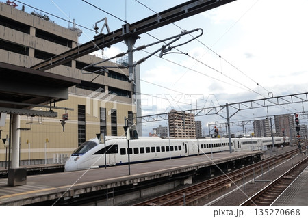 JR大分駅のホームに到着する885系 白いソニック JR大分駅のホームに到着する885系 白いソニック 135270668