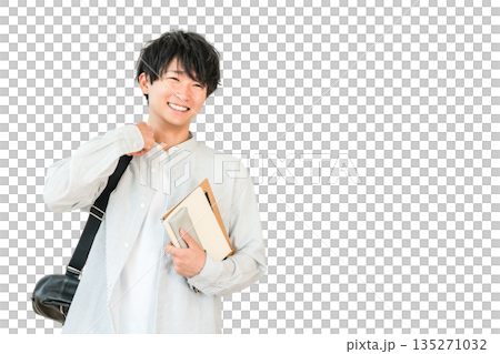 教科書,本を持つ学生,大学生（進学,受験,キャンパスライフ） 135271032