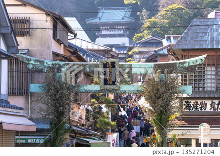 《神奈川県》江の島弁財天仲見世通り 《神奈川県》江の島弁財天仲見世通り 135271204