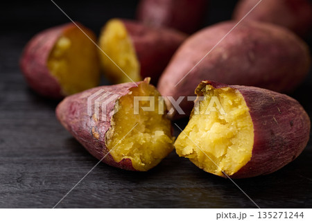 熱々の焼き芋 千葉県産シルクスイート 熱々の焼き芋 千葉県産シルクスイート 135271244