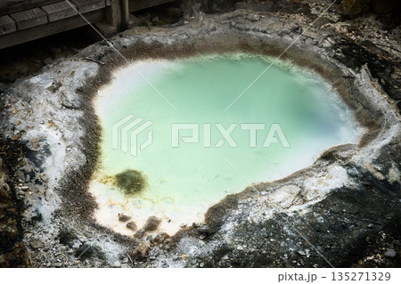 【登別】地獄谷にある温泉が湧く鉄泉池 【登別】地獄谷にある温泉が湧く鉄泉池 135271329