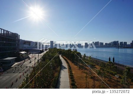 豊洲大橋から見た豊洲ぐるり公園 135272072