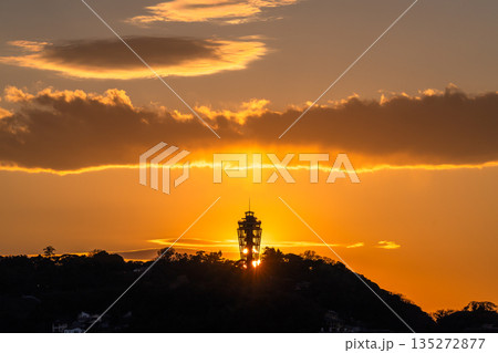 《神奈川県》江ノ島の夕暮れ・腰越漁港 《神奈川県》江ノ島の夕暮れ・腰越漁港 135272877
