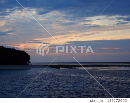 グリーン島 曇りの日の出 グリーン島 曇りの日の出 135272996