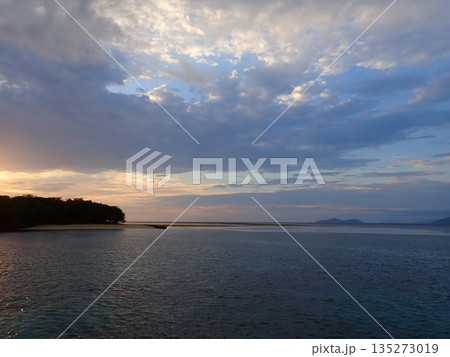 グリーン島 曇りの日の出 グリーン島 曇りの日の出 135273019