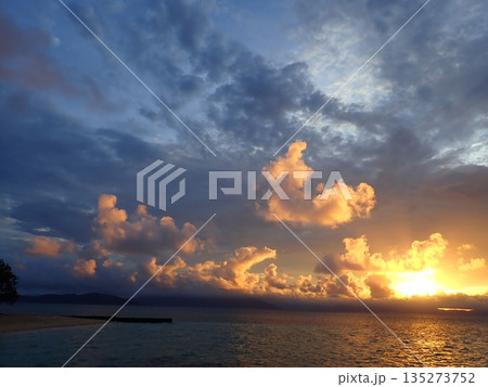 ケアンズへ沈む太陽 ケアンズへ沈む太陽 135273752