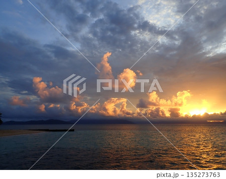 ケアンズへ沈む太陽 ケアンズへ沈む太陽 135273763