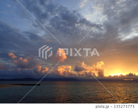 ケアンズへ沈む太陽 ケアンズへ沈む太陽 135273773
