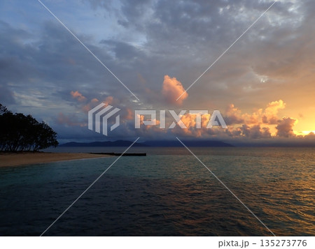 ケアンズへ沈む太陽 ケアンズへ沈む太陽 135273776