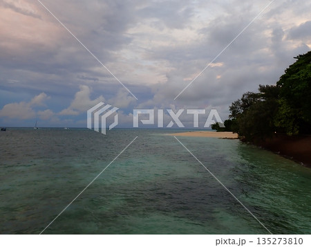 ケアンズへ沈む太陽 ケアンズへ沈む太陽 135273810
