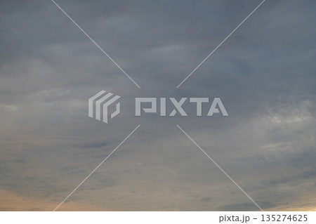 雲の多い空 雲の多い空 135274625