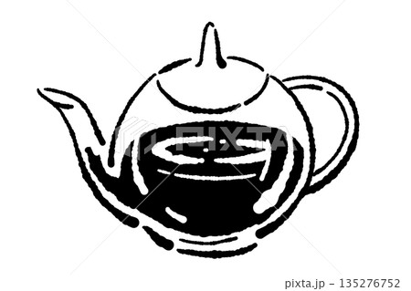 手書き風のガラスのハーブティーセットのモノクロイラスト（ティーポット・カップ） 135276752