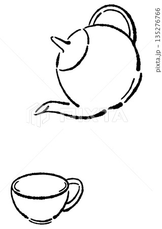 手書き風のガラスのハーブティーセットのモノクロイラスト（ティーポット・カップ） 135276766