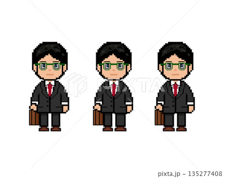 緑のメガネの社会人男性_正面向き歩く(黒い服) 135277408