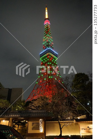 クリスマスツリー色の東京タワーととうふ屋うかい　12月港区2379 135277733