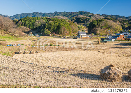 冬の明日香村田園風景 奈良県 冬の明日香村田園風景 奈良県 135279271