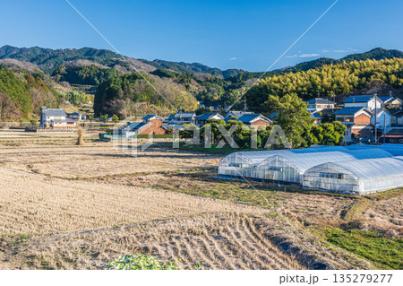 冬の明日香村田園風景　奈良県 135279277