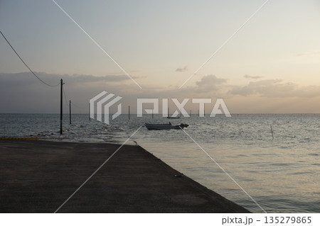 有明海 満潮時の海中道路 135279865