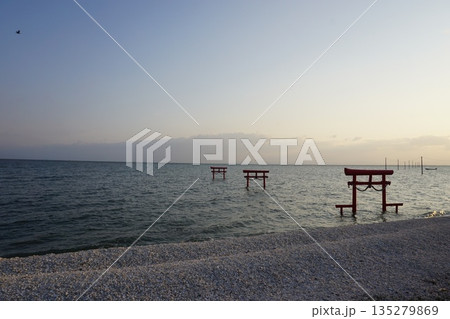 有明海 満潮時の海中鳥居 135279869