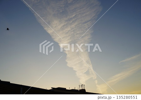 夕暮れの雲の風景 夕暮れの雲の風景 135280551