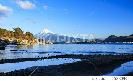 西伊豆から見た富士山 135280905