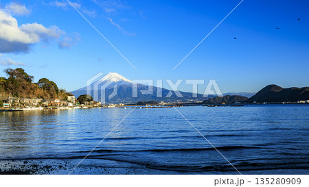 西伊豆から見た富士山 135280909