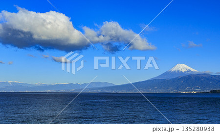 西伊豆から見た富士山 135280938