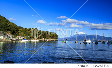 西伊豆から見た富士山 135281190