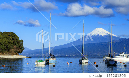 西伊豆から見た富士山 西伊豆から見た富士山 135281206