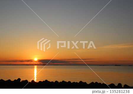 若洲海浜公園　日の出 135281238