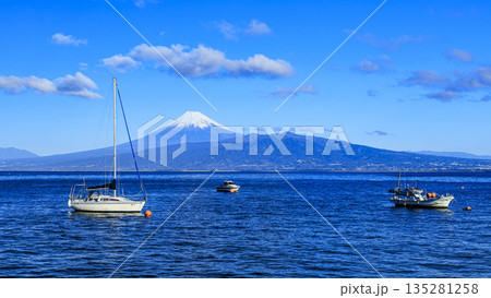 西伊豆から見た富士山 135281258