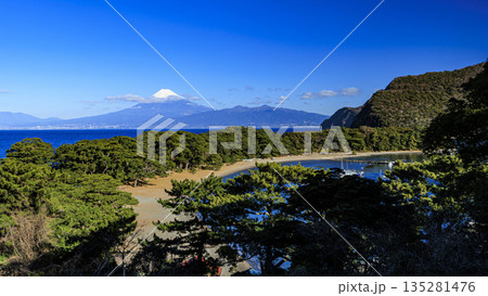 御浜岬から見た富士山 135281476