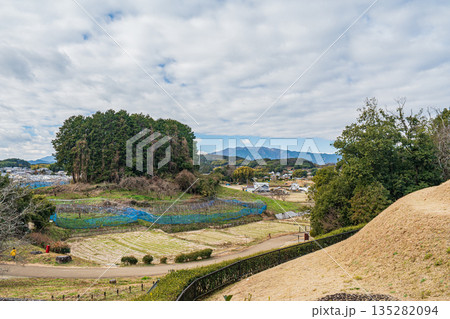 高松塚古墳からの田園風景　奈良県明日香村 135282094