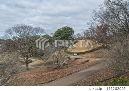 高松塚古墳　奈良県明日香村 135282095