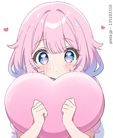 ハートを持った女の子のイラスト 135283310
