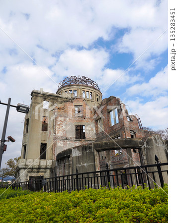 原爆ドームのある風景 135283451