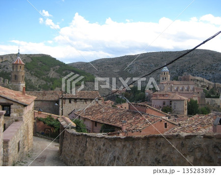 アルバラシンの街並みを見渡す小路 アルバラシンの街並みを見渡す小路 135283897