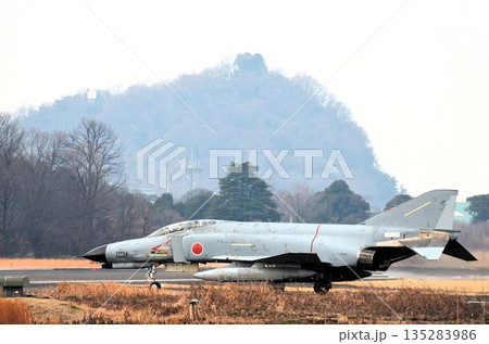 離陸する戦闘機(F-4EJファントム) 離陸する戦闘機(F-4EJファントム) 135283986