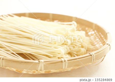 ざるうどんの麺 ざるうどんの麺 135284869