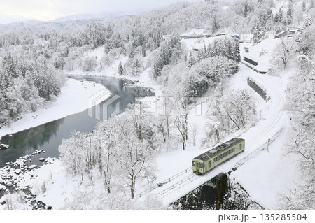雪景色の飯山線 135285504