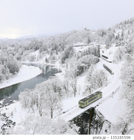 雪景色の飯山線 135285506
