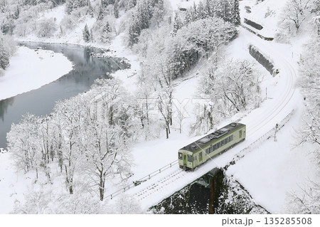 雪景色の飯山線 135285508