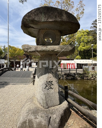 神社にある灯篭 神社にある灯篭 135285575