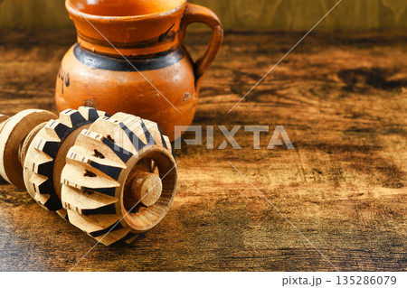 メキシコのモリニージョ(molinillo)　チョコラーテを作るための調理器具 135286079