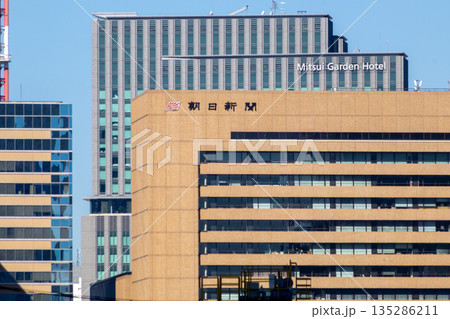 朝日新聞社東京本社の社屋 朝日新聞社東京本社の社屋 135286211