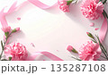 母の日の背景素材　カーネーションとピンクのリボン（水彩風） 135287108