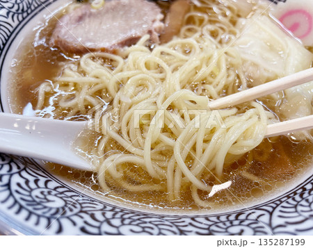 中華そば 醤油ラーメン 澄んだスープの昔懐かしい一杯 中華そば 醤油ラーメン 澄んだスープの昔懐かしい一杯 135287199