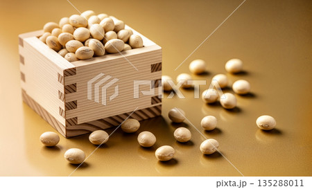 節分の福豆と升のイメージ 豆まき 大豆 縁起物 金色の背景素材 厄除け 無病息災 和風 135288011