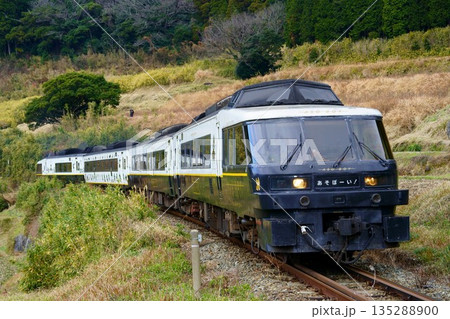 立野の急こう配を登ってくる特急あそぼーい! 立野の急こう配を登ってくる特急あそぼーい! 135288900